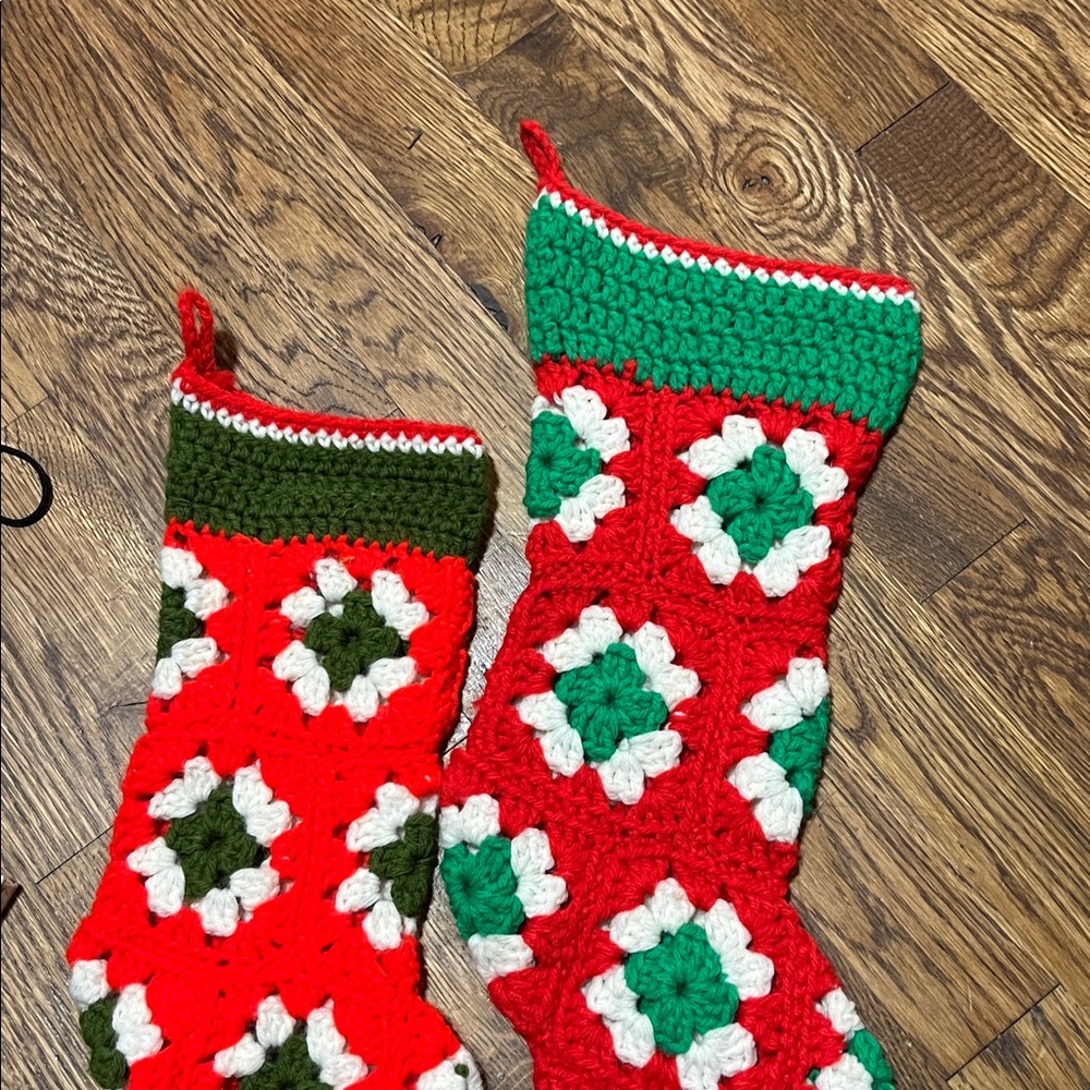 Lot of 2 Vintage Hand Crochet Christmas Stockings Granny Squares Red Green - Picture 4 of 4